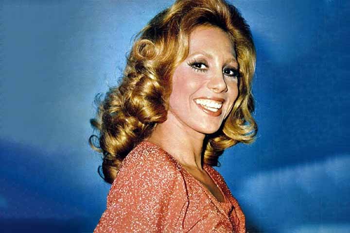 Arlete Salles nasceu em 17 de junho de 1938 no estado de Pernambuco. Ao longo de mais de seis décadas de carreira, ela consolidou-se como uma das atrizes mais versáteis e queridas da televisão brasileira. 
