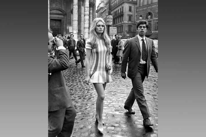 A vida amorosa de Brigitte Bardot foi intensa e amplamente acompanhada pela imprensa, refletindo tanto sua fama quanto seu temperamento independente. Ela se casou quatro vezes — com Roger Vadim, Jacques Charrier, Gunter Sachs e Bernard d’Ormale. 
