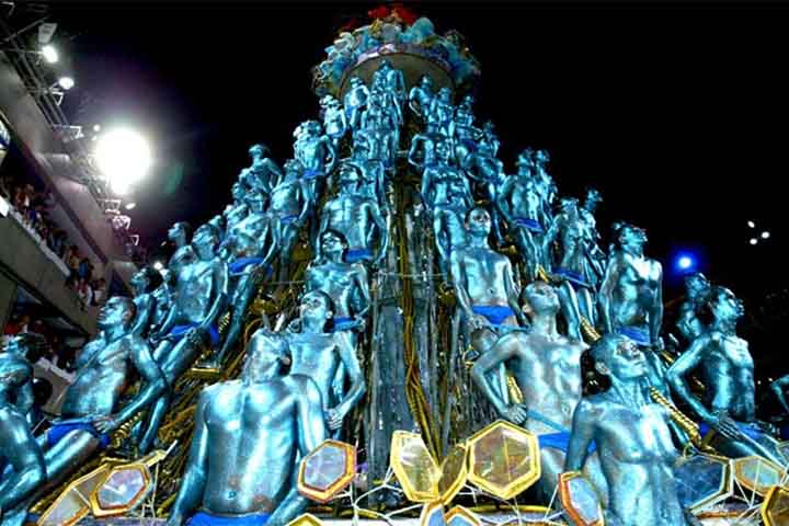 Ao assumir a Unidos da Tijuca, no ano seguinte, surpreendeu o mundo do samba com suas inovações. A principal delas foi a alegoria do DNA, composta por várias pessoas pintadas de azul em uma coreografia marcante, sendo vice.