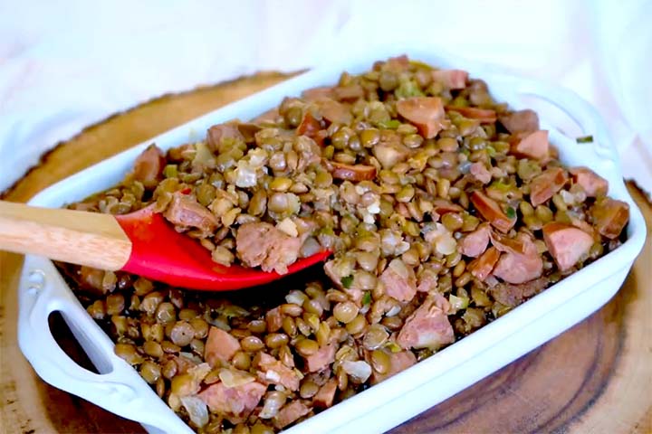 A planta que forma a lentilha, que cresce entre 15 e 45 cm, é uma leguminosa rústica que se desenvolve bem em climas temperados. 