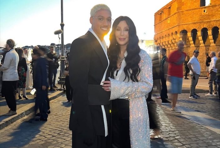 Cantora Cher e o namorado Alexander 'AE' Edwards - Reprodução Instagram @cher