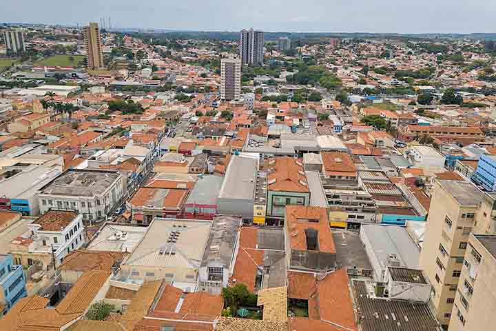 Itu é conhecida por ter um patrimônio colonial preservado, importância histórica, natureza exuberante e forte identidade cultural.