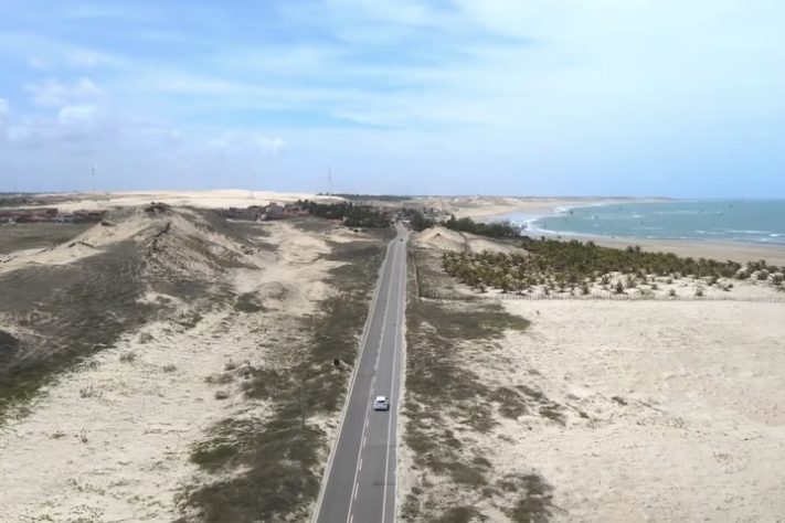 Estrada que liga praias do Ceará é considerada uma das mais bonitas do Brasil - Reprodução/YouTube