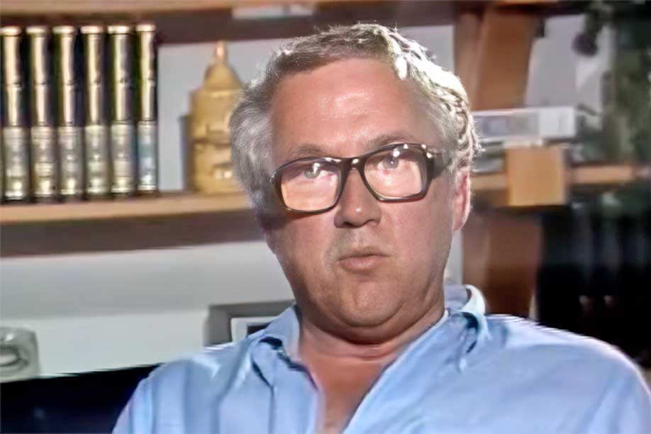 Nesse período de instabilidade profissional, viajou pela Europa como correspondente internacional antes de se estabelecer definitivamente em Nova Iorque em 1971.
