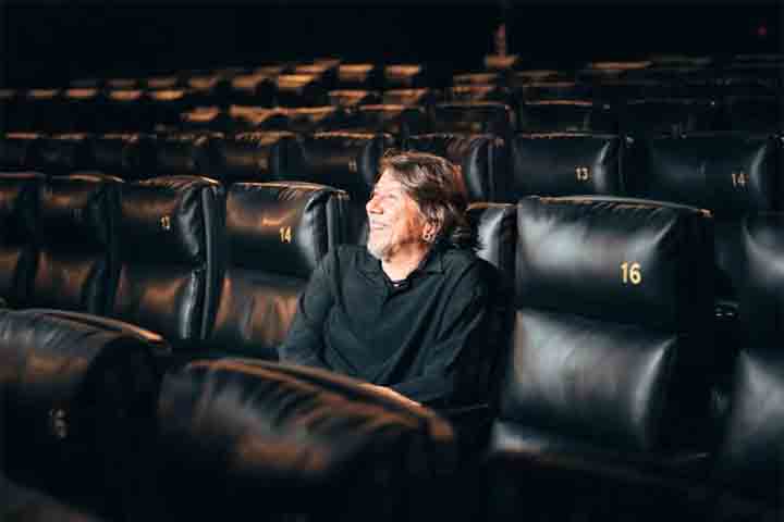 Sua obra também abriu caminhos para colaborações com outras linguagens e gêneros, como a parceria com o rapper GOG, que sampleou a canção “A Ponte” e levou o diálogo entre rap e MPB para um novo público.
