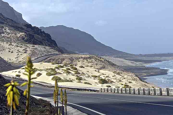 Estrada Baía das Gatas - Cabo Verde, República de Cabo Verde, África - Rainer Strehl/Wikimédia Commons