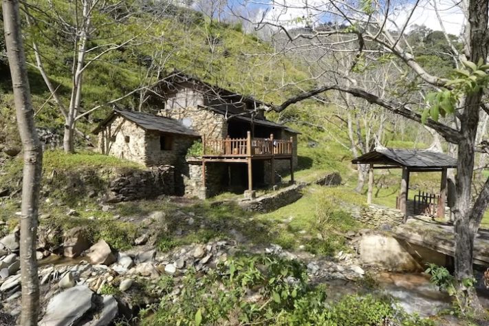 Vilarejo escondido entre montanhas na China tem moinhos de 200 anos e casas feitas de pedra - Reprodução/YouTube