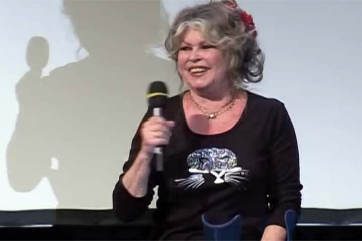 A maternidade, no entanto, sempre foi tratada por ela de forma franca e controversa, já que a atriz declarou diversas vezes não ter vocação para ser mãe e manteve uma relação distante com o filho ao longo dos anos.
