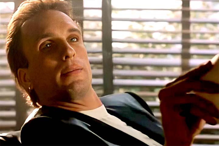 Em “O Máskara” interpretou o implacável Dorian Tyrell, antagonista de Jim Carrey e Cameron Diaz.
