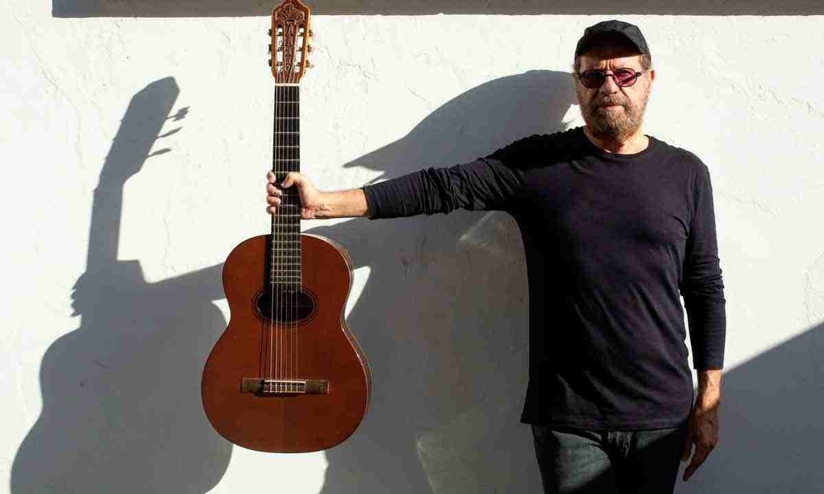 <p>João Bosco – Um dos principais nomes da música brasileira, o cantor e violonista é filho de um imigrante libanês.</p>
