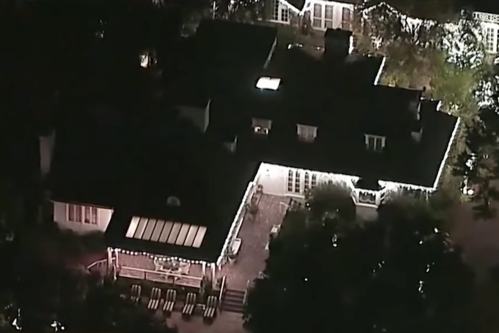 De acordo com a polícia, o caso é tratado como homicídio, já que ambos apresentavam ferimentos causados por arma branca. 