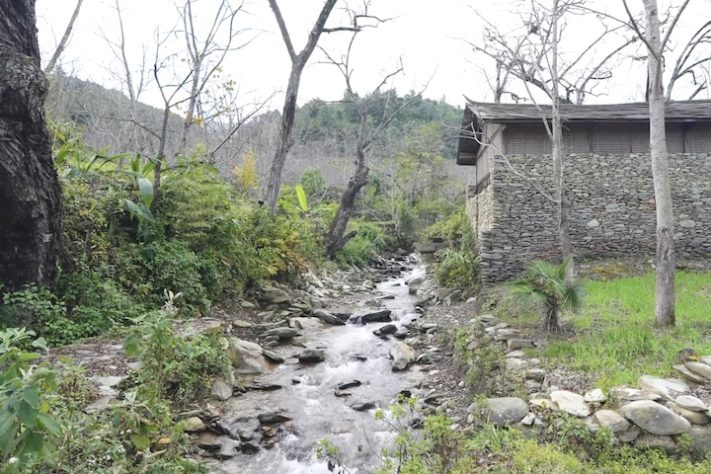 Vilarejo escondido entre montanhas na China tem moinhos de 200 anos e casas feitas de pedra - Reprodução/YouTube