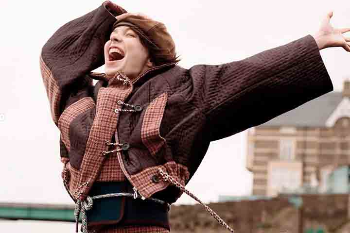 A trajetória de Emma Myers revela uma artista em constante evolução, que começou como atriz mirim e, ao longo dos anos, conquistou espaço significativo na cultura pop contemporânea. 
