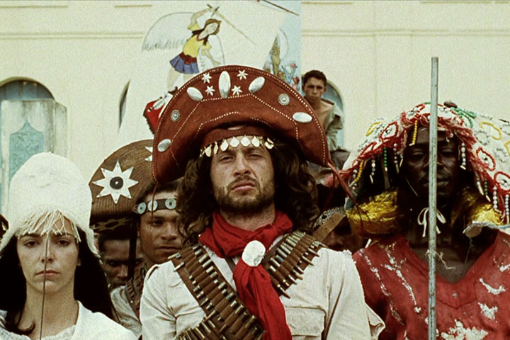 â??O DragÃ£o da Maldade contra o Santo Guerreiroâ? tambÃ©m foi amplamente premiado, garantindo a Glauber o prÃªmio de melhor direÃ§Ã£o em Cannes e, novamente, o PrÃªmio Luis BuÃ±uel.
