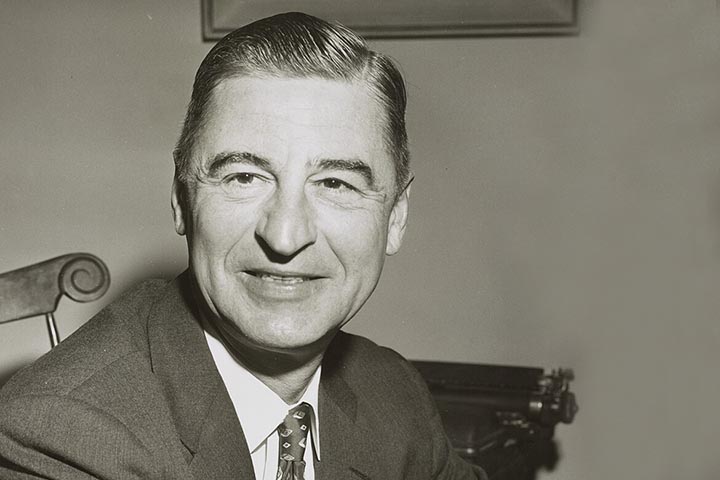 Em 1982, “The Grinch Grinches the Cat in the Hat” promoveu um encontro entre o Grinch e outro personagem clássico de Dr. Seuss, o Gato de Cartola, em uma narrativa musical que expandia o universo do autor e reforçava o caráter irreverente do anti-herói, desta vez com voz de Bob Holt. 
