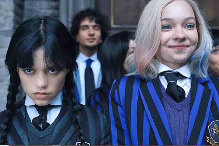 A personagem, uma lobisomem de personalidade vibrante e extrovertida, contrastava com a protagonista Wandinha Addams, papel que Emma chegou a testar inicialmente e que acabou ficando com Jenna Ortega.
