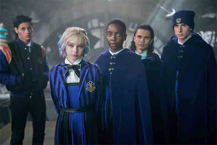 O trabalho contribuiu para aumentar sua visibilidade, mas o reconhecimento mundial viria no ano seguinte, quando foi escolhida para interpretar Enid Sinclair na série “Wandinha”, da Netflix. 
