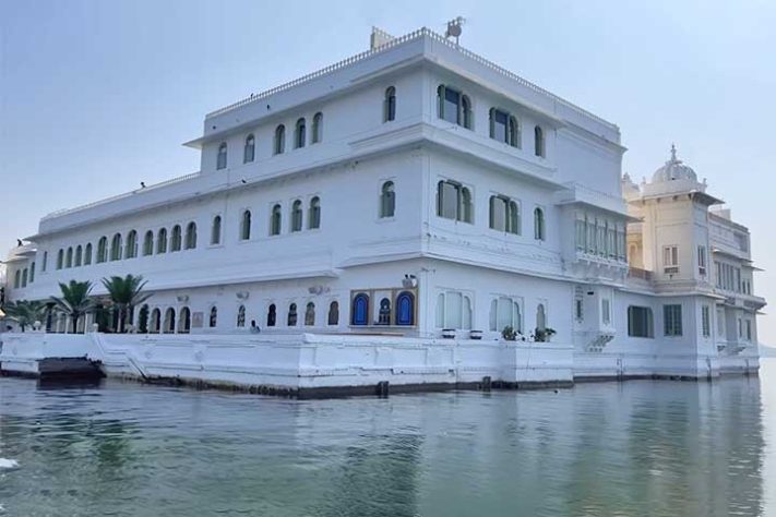 Taj Lake Palace, hotel histórico de luxo na Índia, no Lago Pichola, em Udaipur - Reprodução do Yotubhe Canal ST Travel / ST Viagens