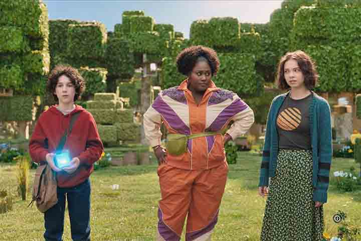 No mesmo período, foi escalada para o elenco de “Um Filme Minecraft”, uma adaptação para as telonas do famoso game e que reuniu nomes como Jack Black, Jason Momoa e Danielle Brooks. Lançado em abril de 2025, a produção recebeu críticas mistas, mas se tornou um enorme sucesso comercial, figurando entre as maiores bilheterias do ano. 

