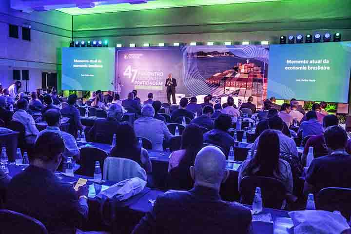 Por essa razÃ£o, a atividade Ã© reconhecida internacionalmente como serviÃ§o de interesse pÃºblico, indispensÃ¡vel para o funcionamento do setor marÃ­timo.
