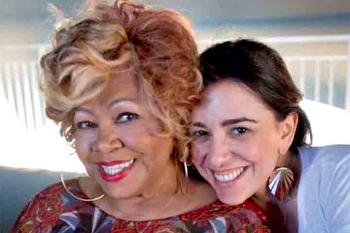 Com o passar dos anos, Roberta construiu uma discografia diversificada. Trabalhos como “Quando o Canto é Reza” (2010), “Segunda Pele” (2012), “Delírio” (2015) e, mais recentemente, “Giro” (2019) mostraram sua versatilidade e seu amadurecimento artístico. 
