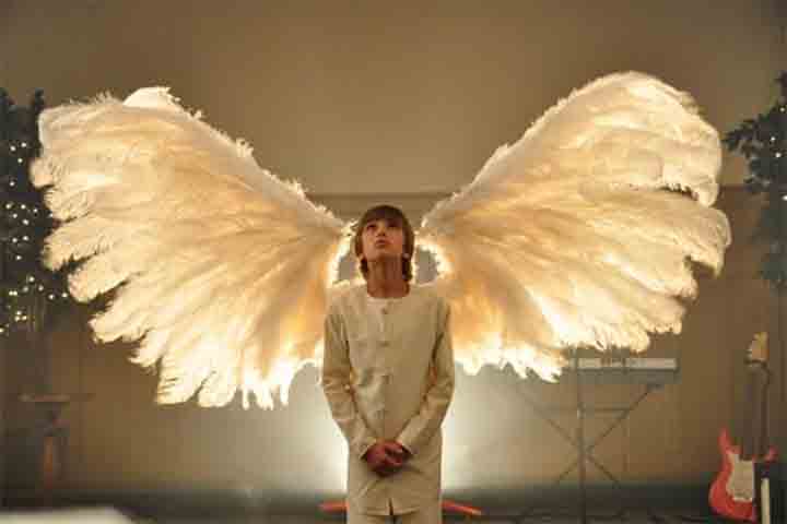 A sua estreia foi “I Am… Gabriel”, como o protagonista da trama dirigida por Mike Norris.
