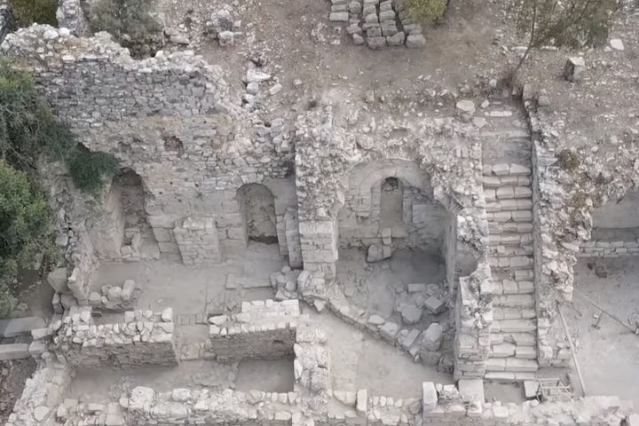 <p>A identificação como hospital foi confirmada pela presença de diversos instrumentos médicos antigos no local.</p>
