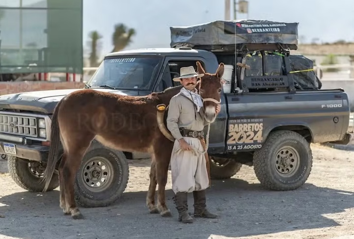 Na ocasião, Pedro deixou o Brasil rumo aos Estados Unidos a bordo de uma caminhonete F-1000. 