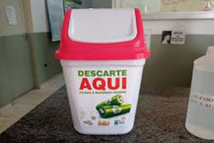 Por causa de sua forma cilíndrica e design metálico, elas podem ser reutilizadas visualmente como elementos decorativos, conferindo um estilo industrial ou steampunk às peças.