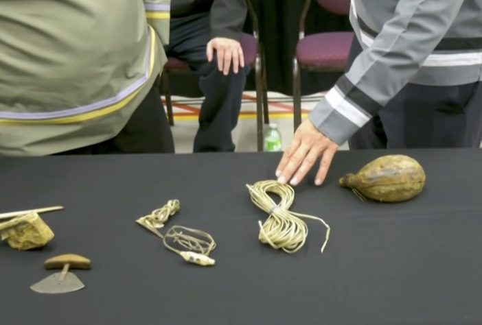 Após um século, artefatos indígenas são devolvidos pelo Vaticano a comunidades do Canadá - Reprodução/CTV News