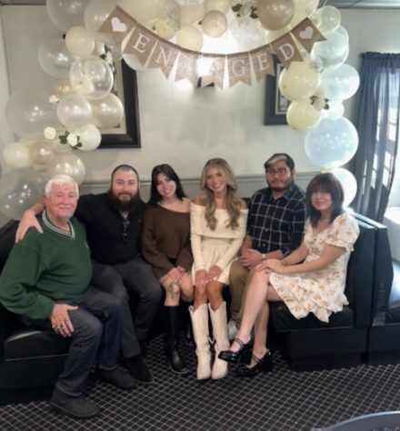 Homem de 74 anos se torna o mais velho do mundo a ser adotado - Reprodução/Guinness World Records