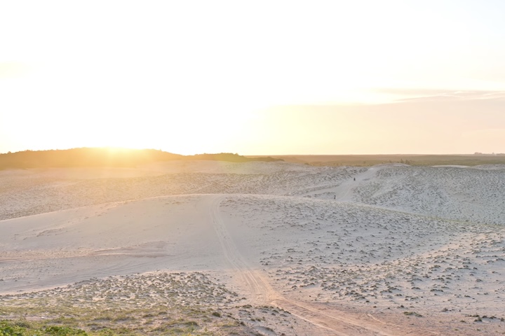 Com o asfaltamento das vias de acesso e a melhoria nos serviços, a cidade tem se consolidado como um refúgio para quem deseja explorar o litoral cearense além do óbvio.