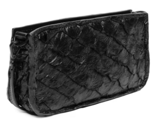 Bolsa dada de presente para Kate Middleton. A peça faz parte de projeto da Osklen que promove o desenvolvimento sustentável e melhora a qualidade de vida das comunidades ribeirinhas - Osklen/Divulgação