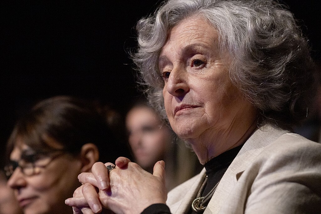 No cinema, estreou com o filme “Através da Janela”, lançado em 2000. Depois participou de produções como “Quanto Vale ou É Por Quilo?”, de 2005, e o filme “Bingo: O Rei das Manhãs”, de 2017, pelo qual foi indicada ao Grande Prêmio do Cinema Brasileiro.
