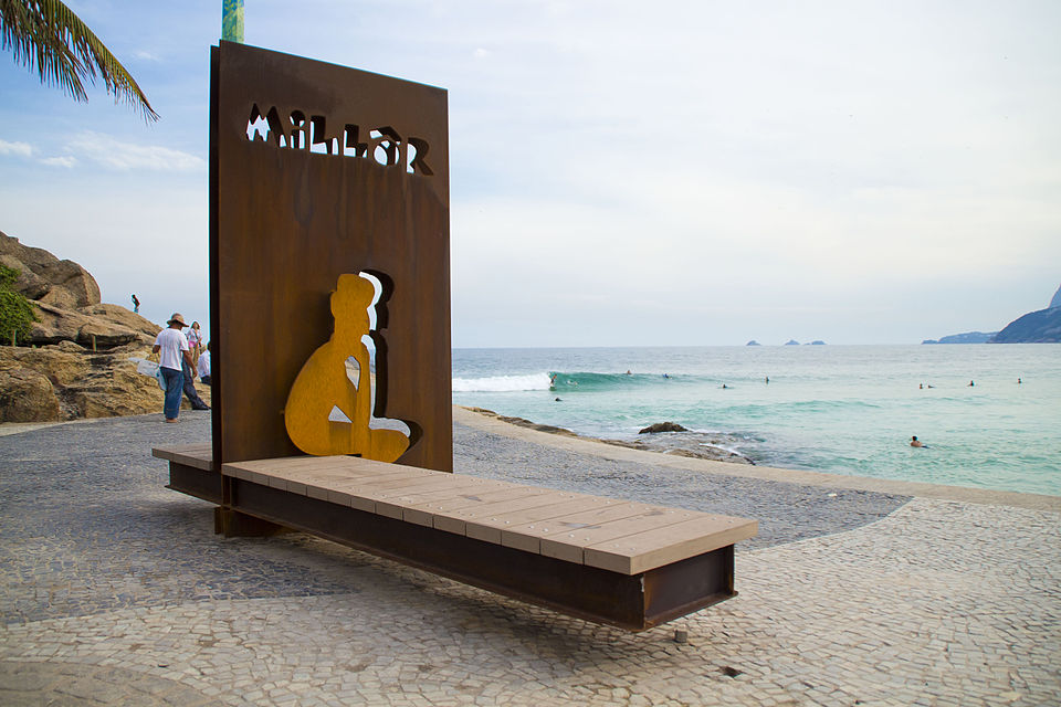 A autora destaca Millôr como um dos criadores da “Cultura do Carioquismo”, que fez do Rio uma metáfora do Brasil. O livro revisita invenções atribuídas ao cronista, como o frescobol, e sua atuação artesanal desde os tempos de 