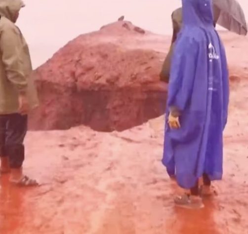 Chuvas torrenciais provocam 'mar de sangue' na Ilha de Hormuz, no Irã - Reprodução/Redes Sociais