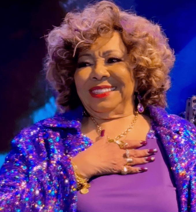A declaração de Marrom se deu em um programa especial na TV Globo, no dia 2 de agosto, em comemoração aos seus 50 anos de carreira. Entre histórias de samba e afeto, ela surpreendeu ao entrar na crise envolvendo Brasil e Estados Unidos com uma fala que misturava fé, coragem e recado direto para Trump.