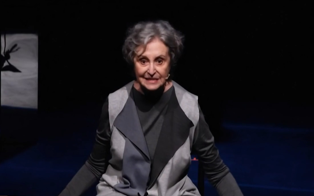 Mesmo enfrentando esse desafio, ela segue em cartaz com o espetáculo “Olhos nos Olhos”, em uma montagem que combina memórias de sua trajetória com letras do compositor Chico Buarque.
