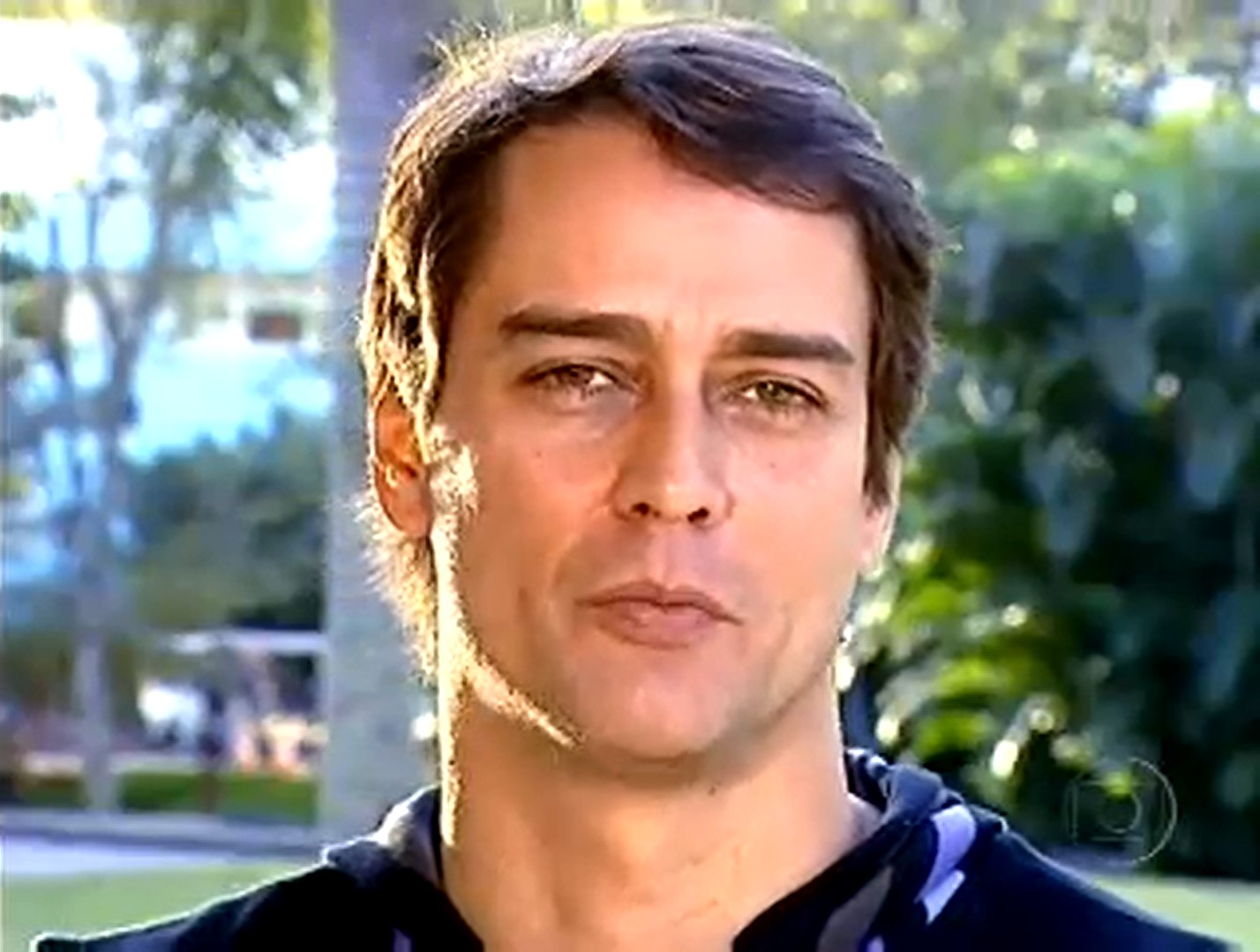 O ator foi para Portugal para atuar na novela “Valor da Vida” e depois chegou à conclusão de que não retornaria a viver no Brasil.
