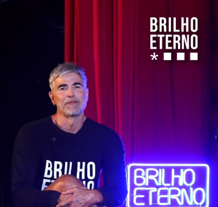 Sua trajetória teatral, inclusive, é longa e inclui trabalhos como “Boca de Ouro”, “Peça sobre o Bebê”, “Cruel”, “Brilho Eterno” e o musical “Priscilla, A Rainha do Deserto”, entre outros títulos.
