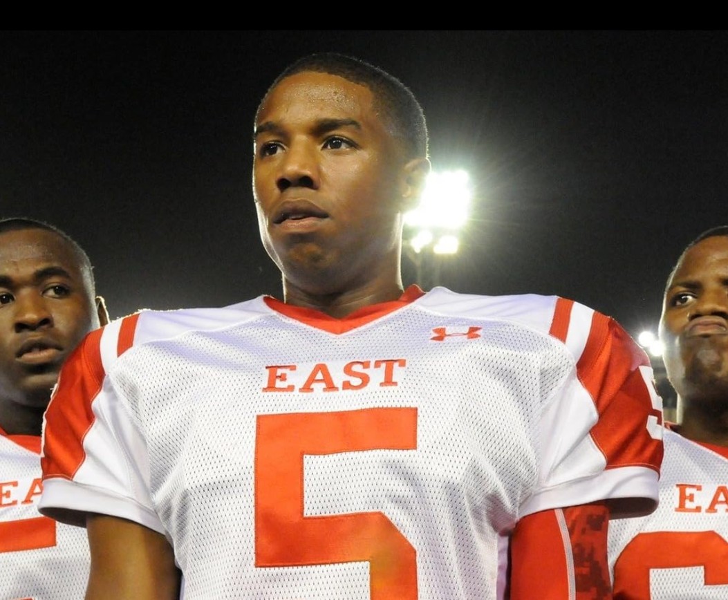 Entre 2009 e 2011, ganhou maior visibilidade ao integrar o elenco da série “Friday Night Lights”, no papel de Vince Howard, e de “Parenthood – Minha Família”, como Alex.
