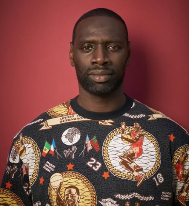 Omar Sy â?? ator francÃªs. Nascido em 20 de janeiro de 1978, em Trappes, destaca-se pelo sorriso marcante, porte elegante e carisma natural diante das cÃ¢meras.
