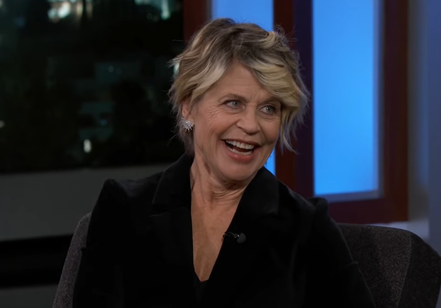 Após concluir o ensino médio na Wicomico High School, em Salisbury, Hamilton estudou por dois anos no Washington College, em Maryland. Em seguida, mudou-se para Nova York, onde participou de oficinas de interpretação ministradas por Lee Strasberg.
