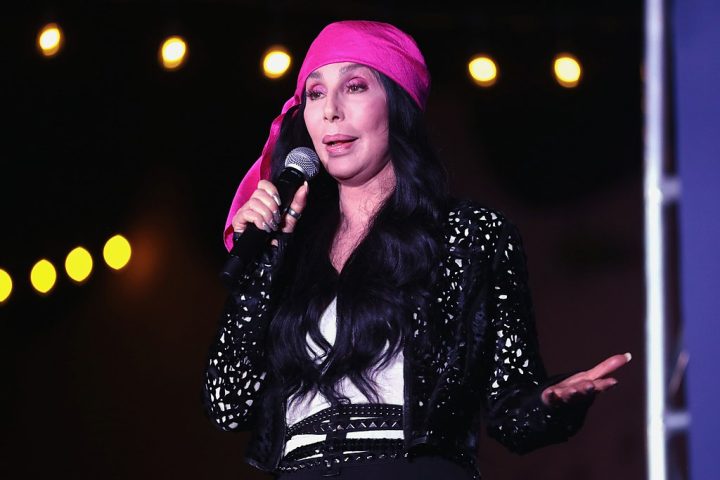 Cher é bastante conhecida pelos muitos relacionamentos. Ela já foi casada duas vezes: de 1964 a 1975 com o músico e político Sonny Bono, e de 1975 a 1979 com o músico Gregg Allman.  