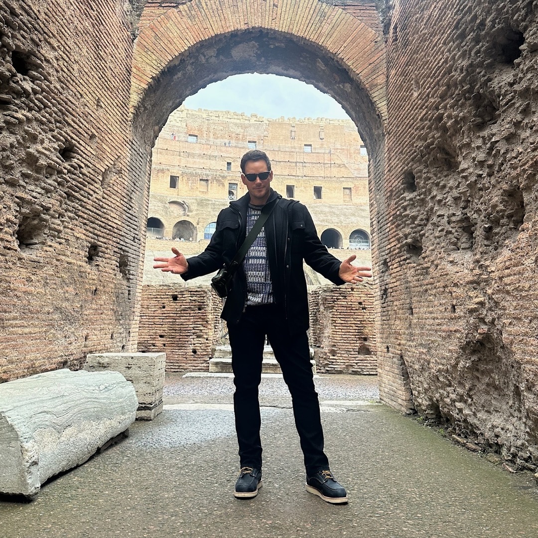 O ator afirmou ao Vatican News que considera uma honra participar do projeto, que também mostrará o processo de identificação do túmulo e dos ossos atribuídos ao Apóstolo. As escavações iniciadas em 1940 foram anunciadas oficialmente em 1950 por Pio XII, que confirmou a localização do sepultamento. Estudos posteriores permitiram que Paulo VI, em 1968, anunciasse a descoberta dos restos mortais associados a Pedro, declarados “sacrossantos”.
