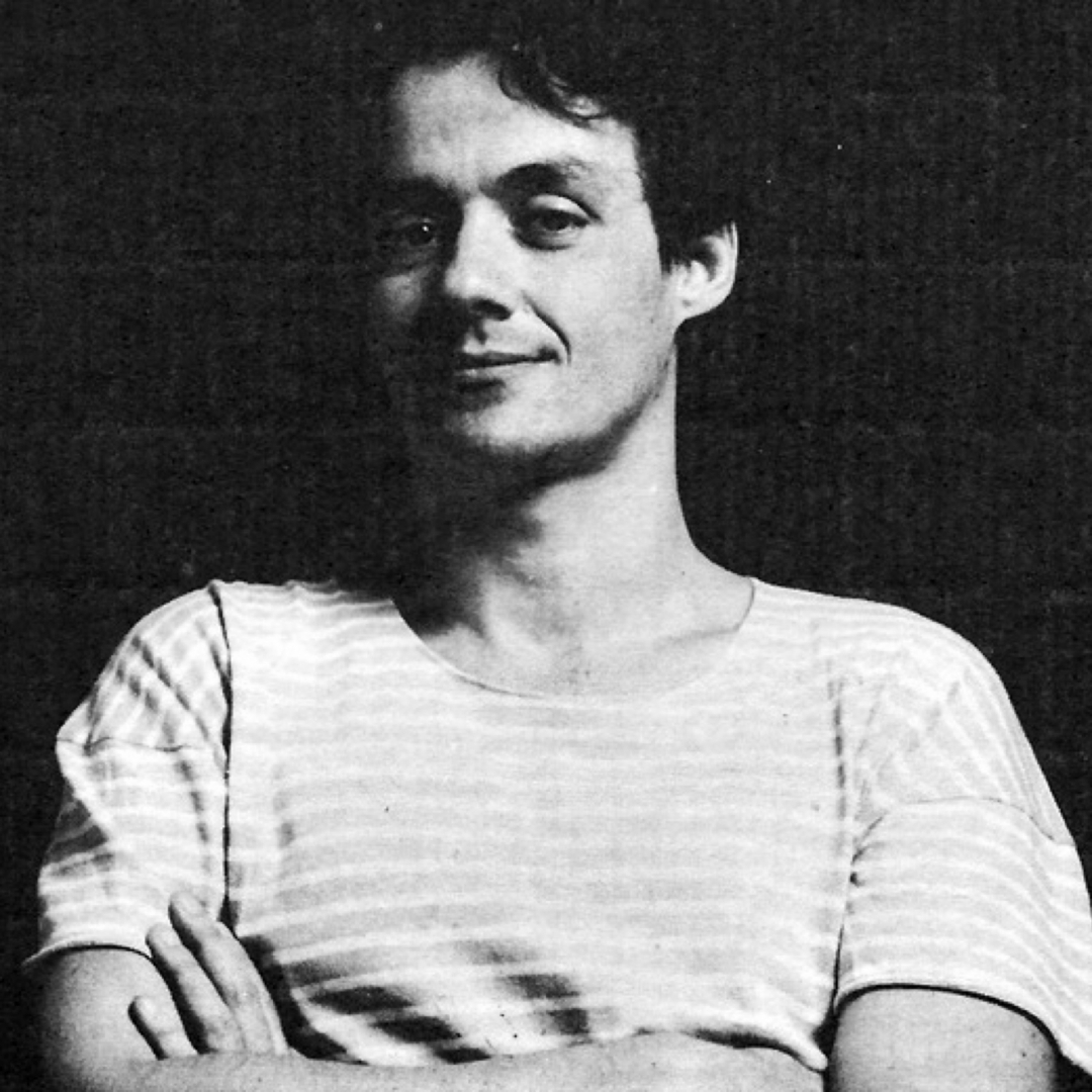 Ele iniciou a carreira nos anos 1970, período marcado pela ditadura militar no Brasil, quando o teatro se tornou o centro de sua formação e prática profissional. Atuou em grupos importantes da época, como o “Asdrúbal Trouxe o Trombone” e, posteriormente, o “Pessoal do Despertar”, em um contexto em que fazer teatro também significava lidar com censura, medo e vigilância constante.
