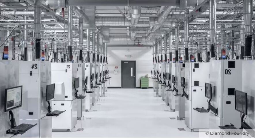 A instalação ampliará a produção já existente da Diamond Foundry. Incorporará processos como corte de wafers, lapidação, polimento e inspeção. O projeto promete especialização técnica e fortalecimento da cadeia produtiva local.