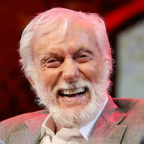 Em reconhecimento pelo seu trabalho, Van Dyke foi introduzido no Television Hall of Fame em 1995. Também recebeu o Prêmio Honorário do Sindicado dos Atores e uma estrela na Calçada da Fama de Hollywood em 2012.