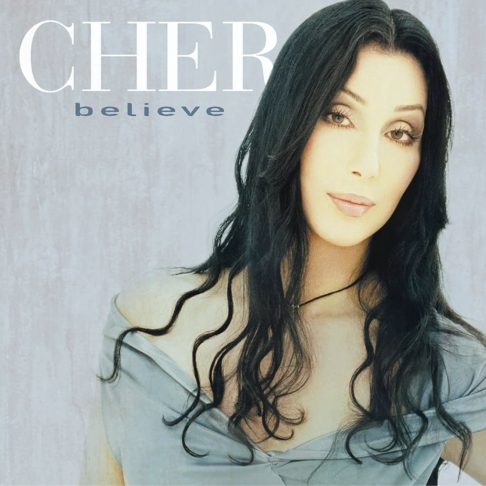 Na mÃºsica, Cher conseguiu se reinventar nos anos 1990, quando lanÃ§ou 