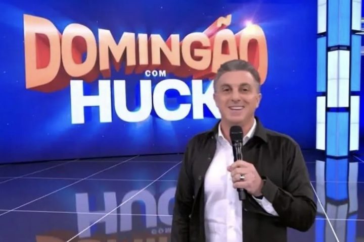 Após o fim do Domingão do Faustão, o horário foi ocupado temporariamente pelo 
